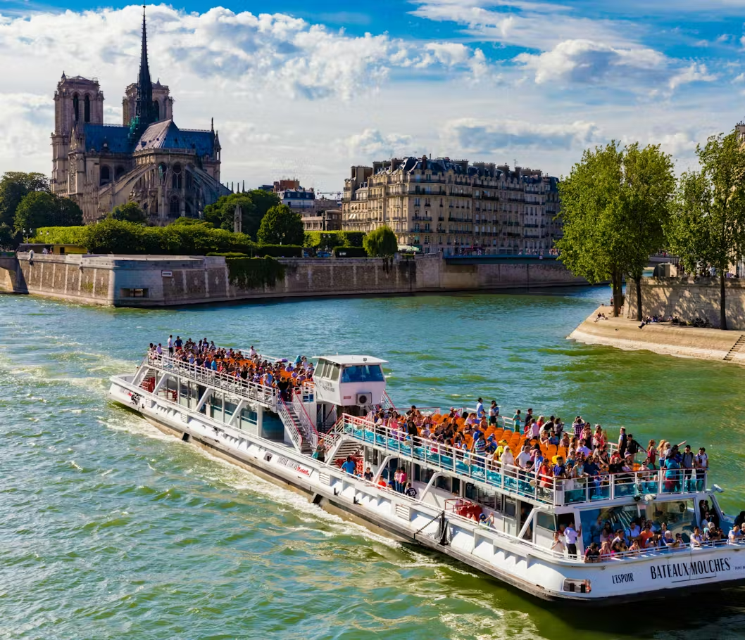 Paris cruise Exterior Panorama