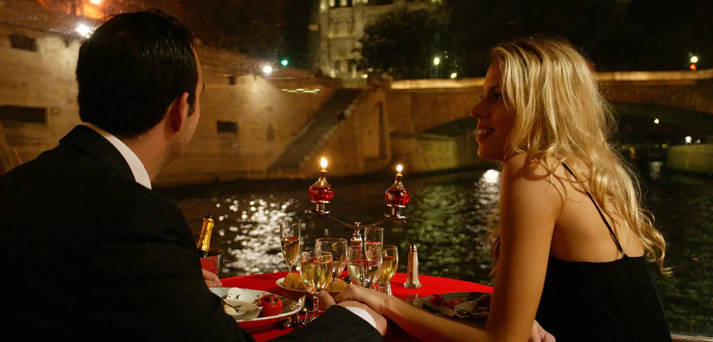 Bateaux‑Mouches Dinner Cruises: Window Seats, Live Music, and Menus Explained