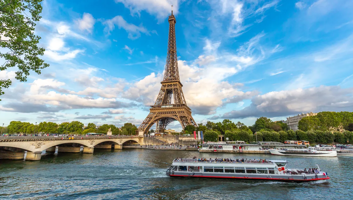 Paris cruise